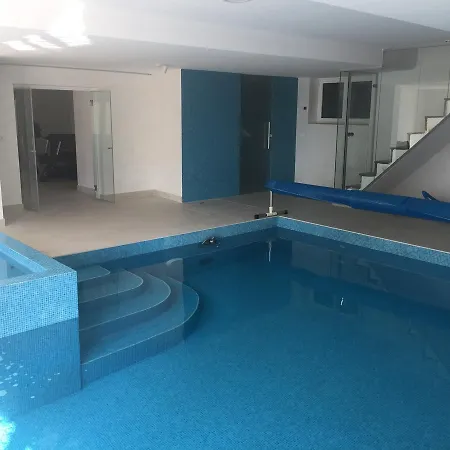 Luxury House With Indoor Pool Near *