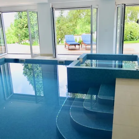 Luxury House With Indoor Pool Near *